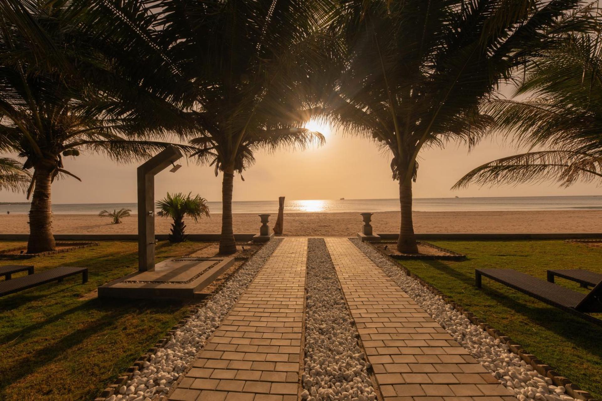 Uppuveli Beach By Dsk Trincomalee Bagian luar foto