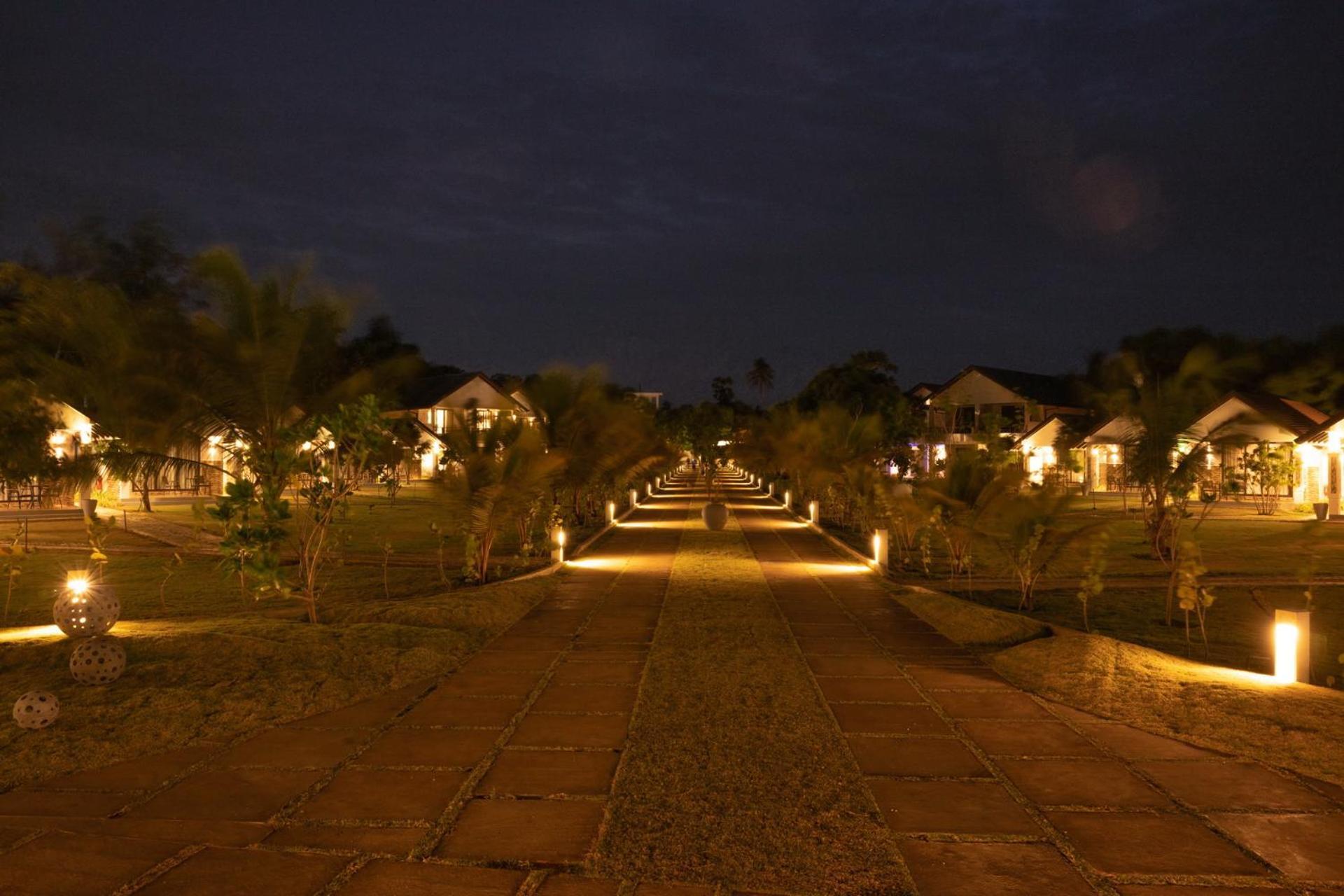Uppuveli Beach By Dsk Trincomalee Bagian luar foto